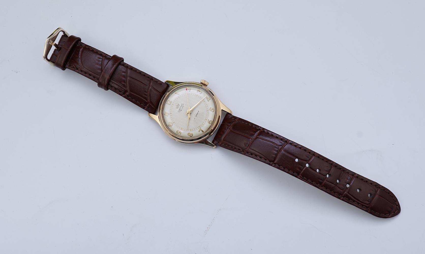 A gentleman's early 1960's 9ct gold Smiths De Luxe manual wind wrist watch